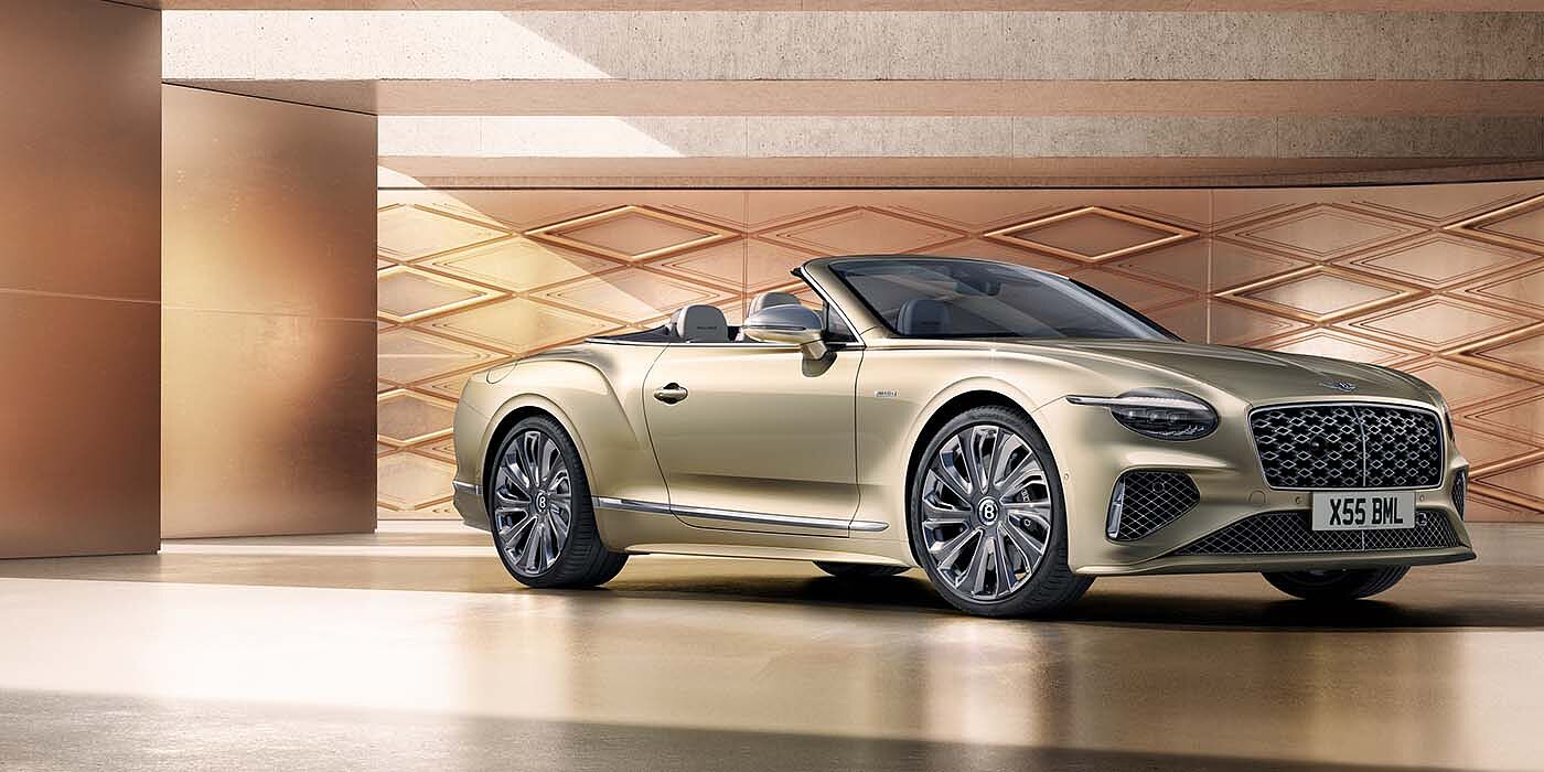 Bentley Guatemala Bentley New Continental GTC Mulliner V8 hybrid front three quarters in Patina paint